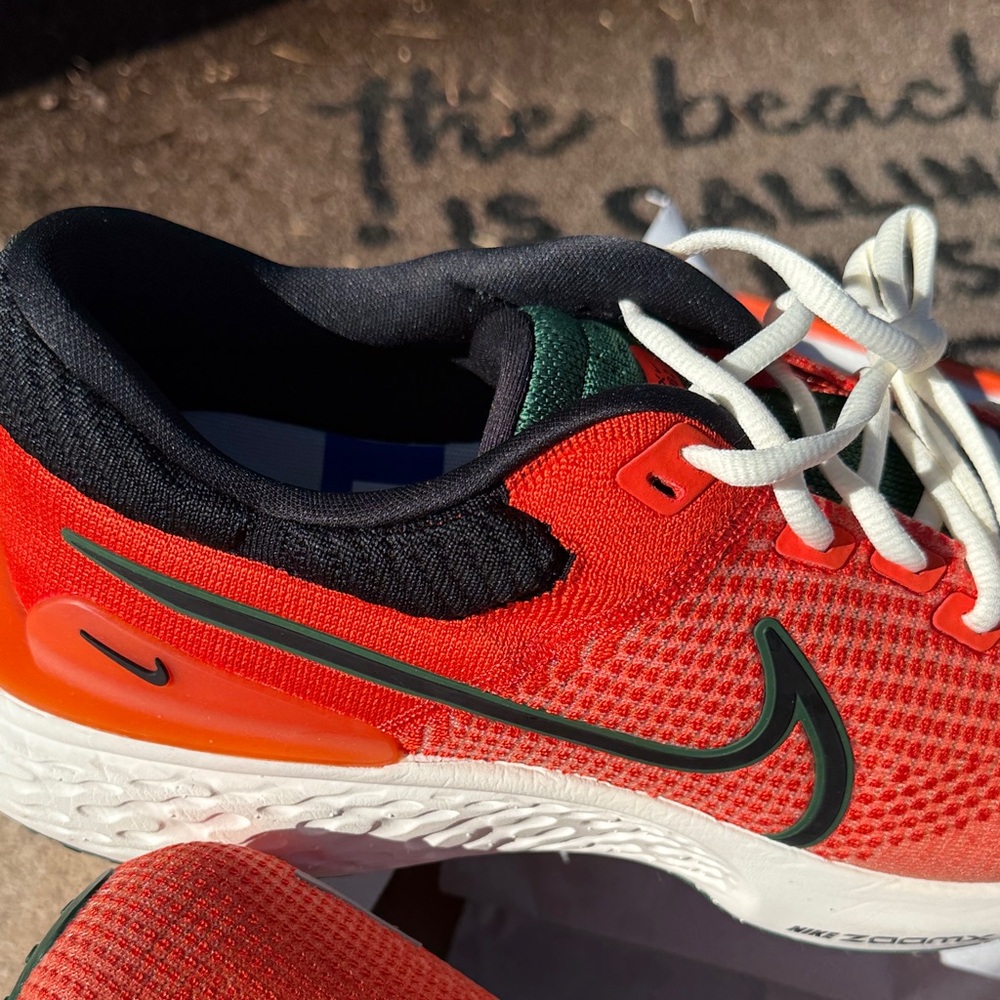 HURRICANES NIKE ZOOMX - Picture 8 of 9
